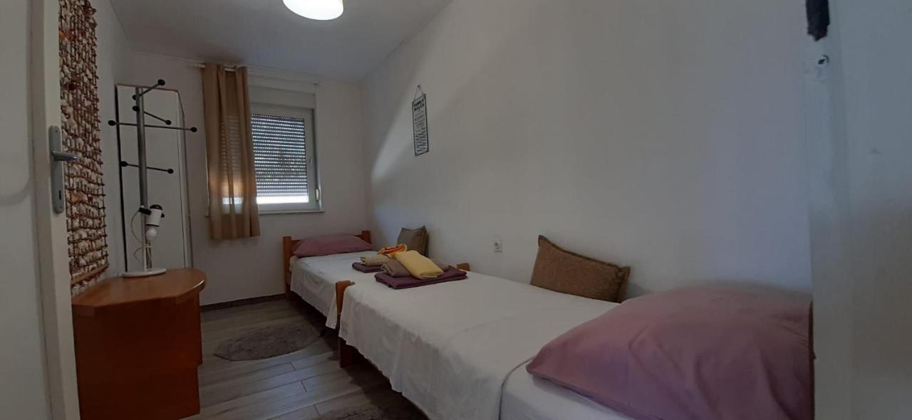 Apartment Mezaroca Рогозница Екстериор снимка